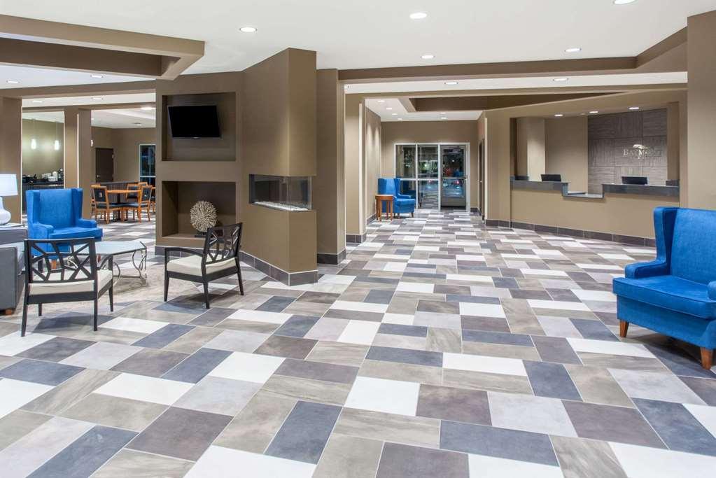 Baymont By Wyndham Grand Forks Hotel Interior photo