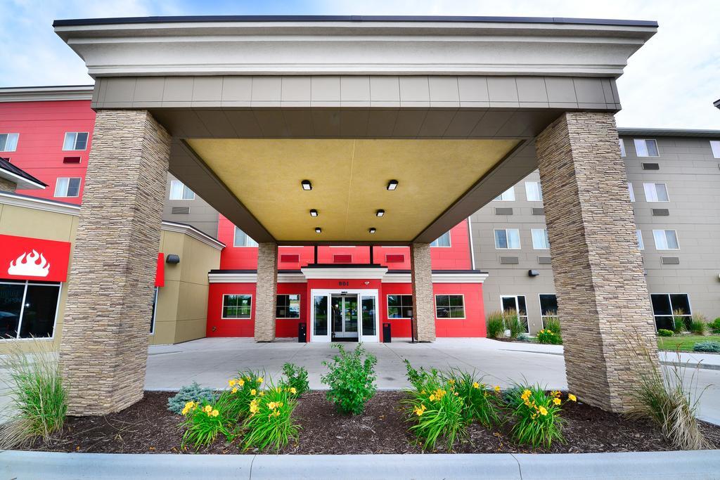 Baymont By Wyndham Grand Forks Hotel Exterior photo